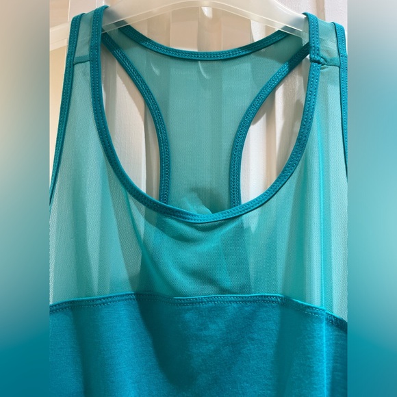 Turquoise tank size S, with sheer netting. - Picture 4 of 7
